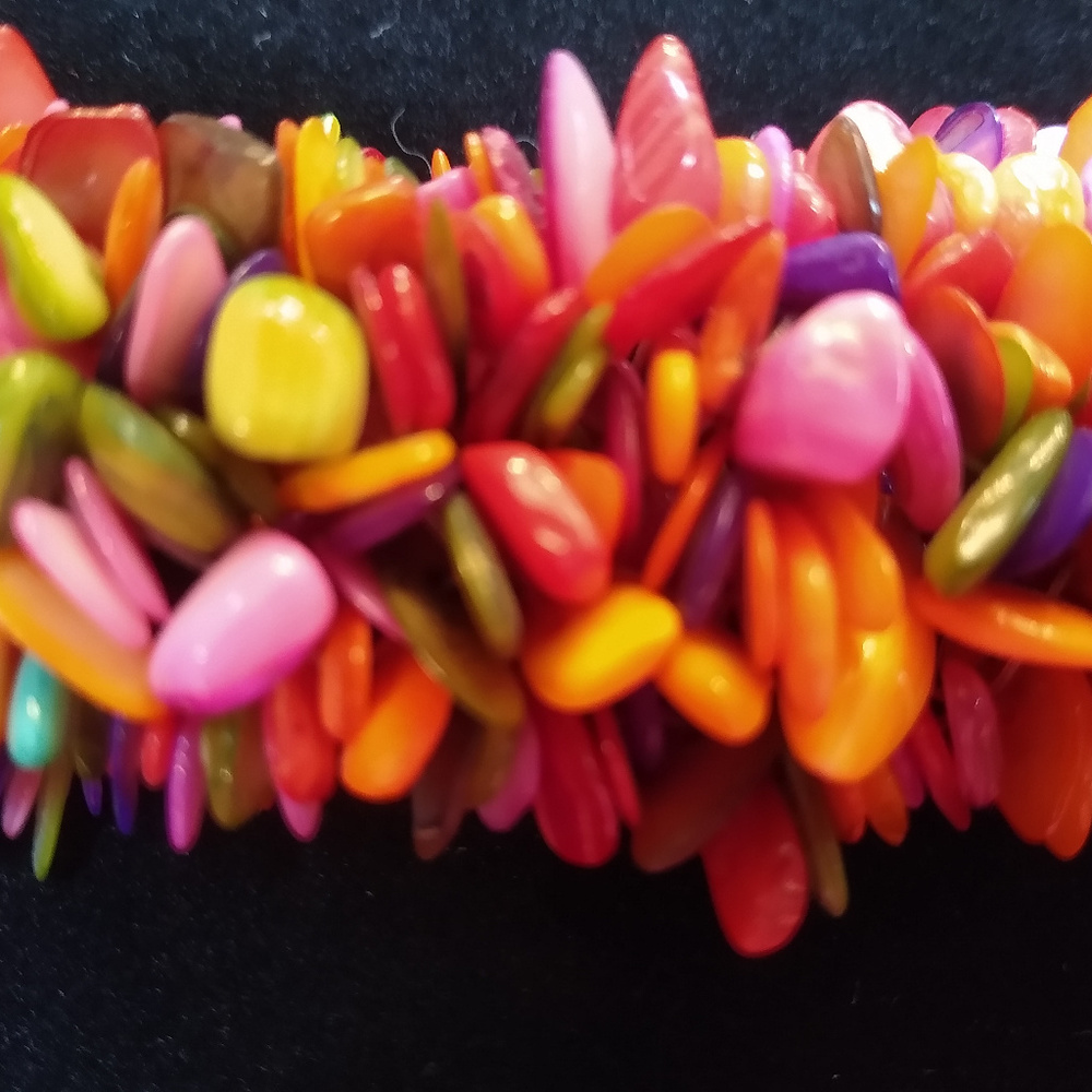 3/$10 Multi Color Shell Bracelet - Picture 5 of 5